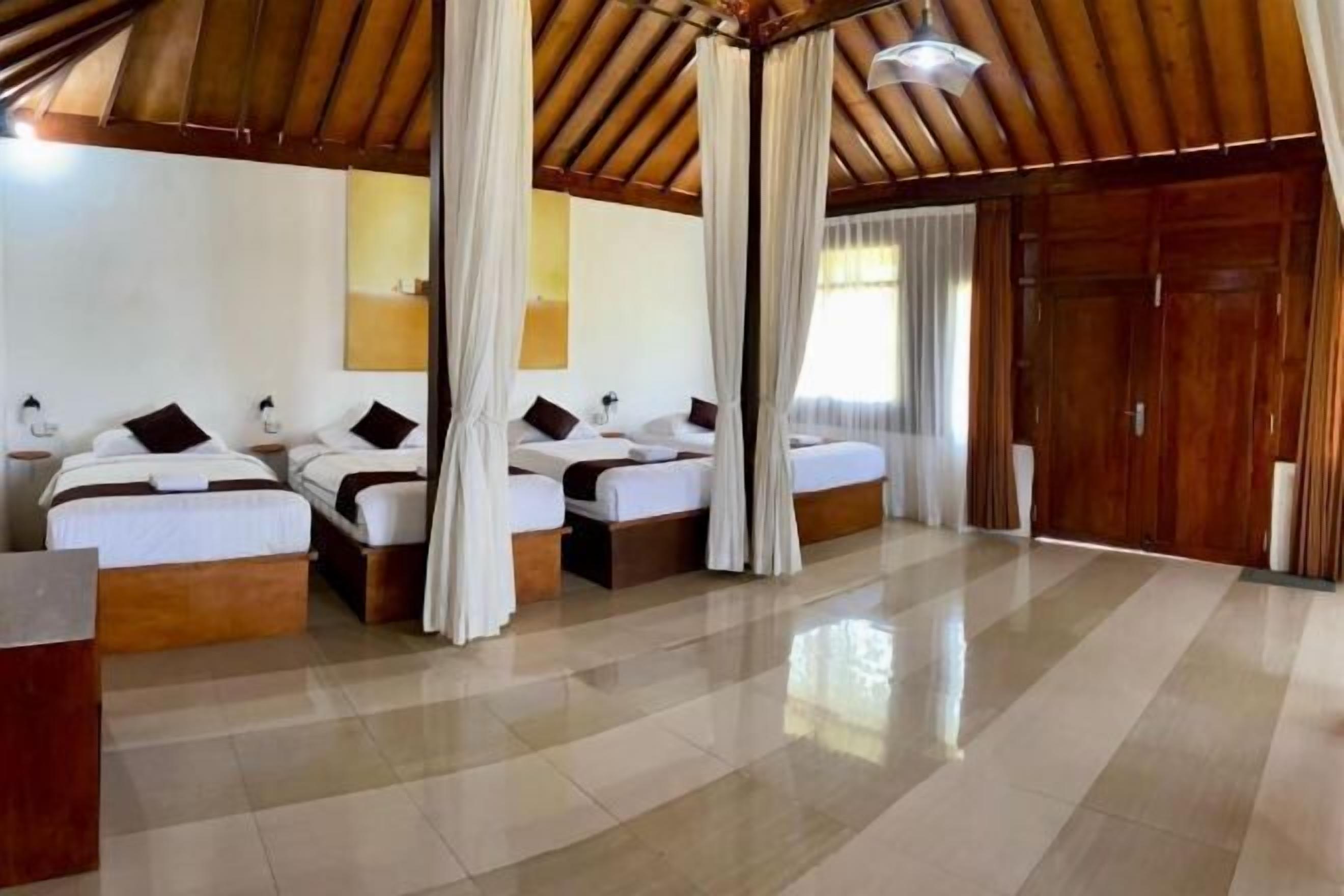 In-room safe, bed sheets