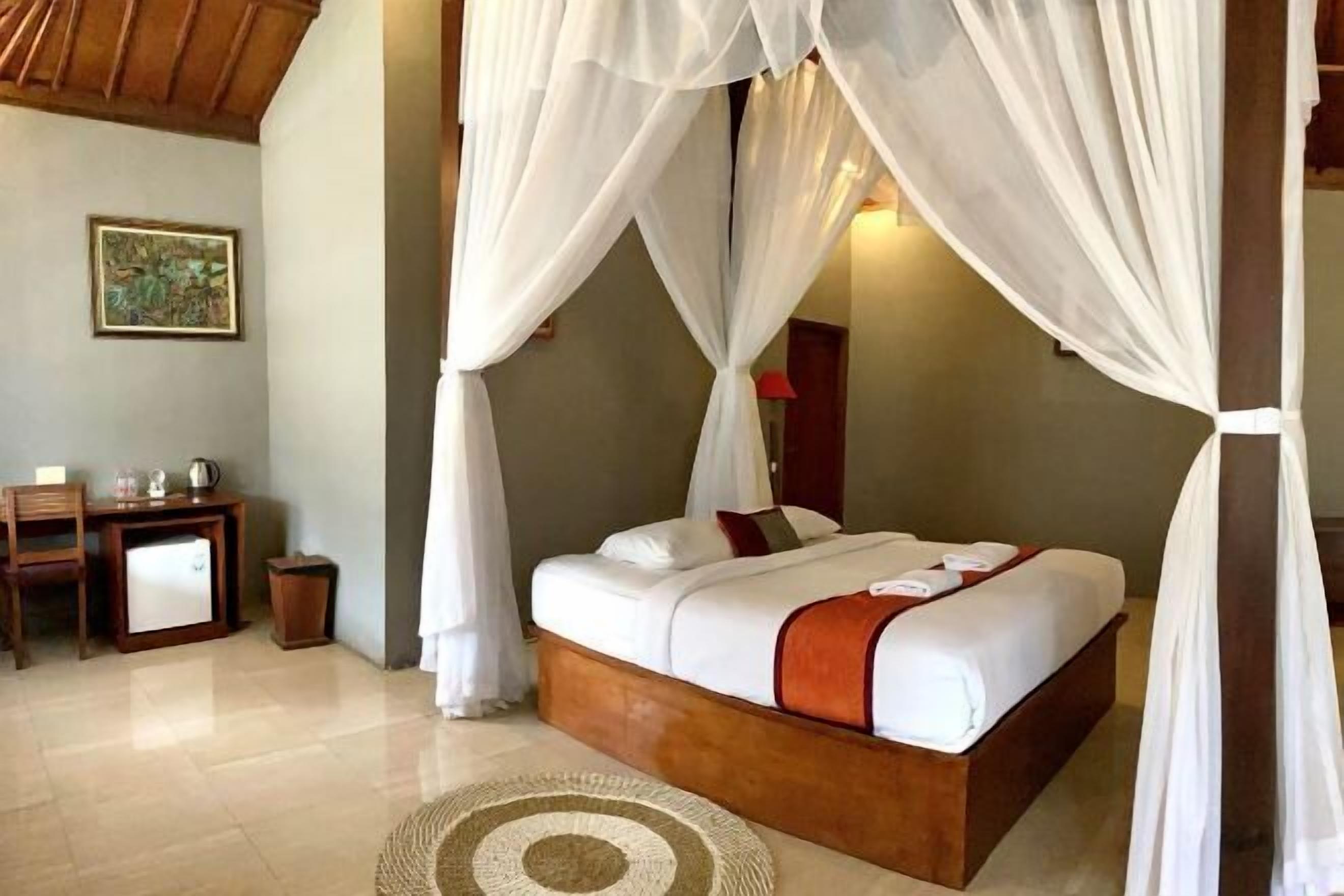 In-room safe, bed sheets