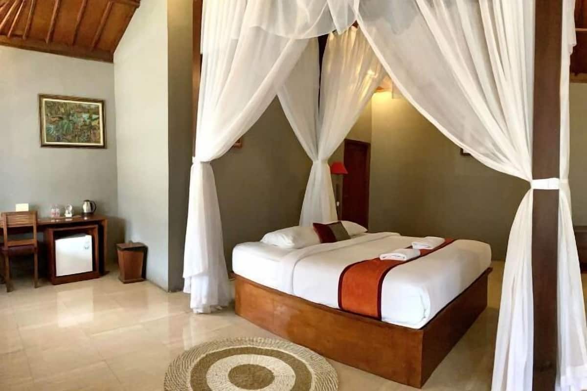 In-room safe, bed sheets