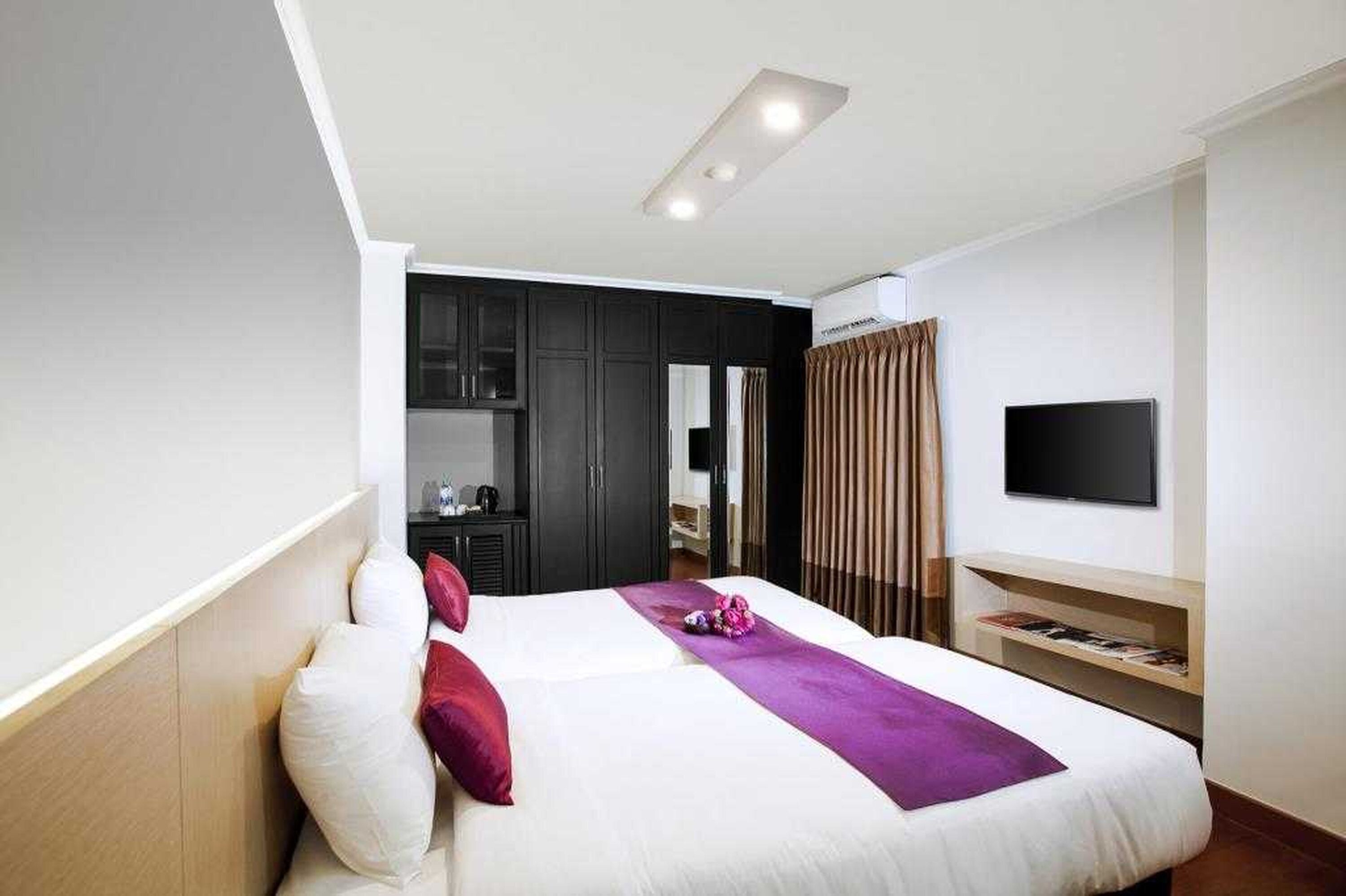 أغطية فراش متميزة ومكتب وواي فاي مجانًا وملاءات أسرّة