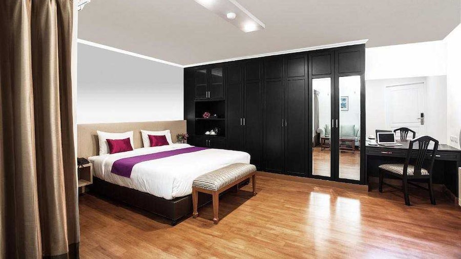 Collection O The Step Sathorn