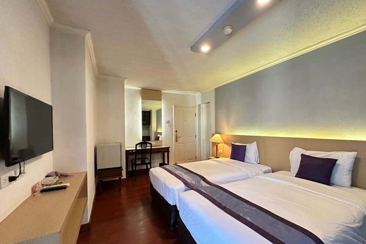 Superior Twin Room | Desk, rollaway beds, free WiFi, bed sheets