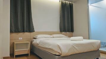 1 bedroom, in-room safe, desk, WiFi (free)