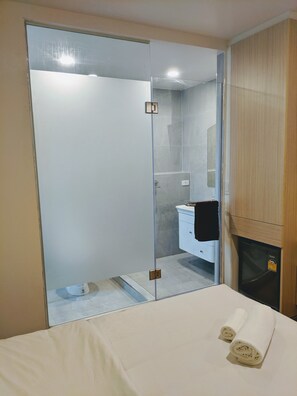 1 bedroom, in-room safe, desk, free WiFi - Good One Poshtel & Café Bar (Bangkok)