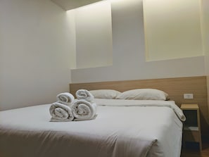 Superior Room, 1 Queen Bed, Non Smoking, Private Bathroom | 1 bedroom, in-room safe, desk, free WiFi - Good One Poshtel & Café Bar (Bangkok)