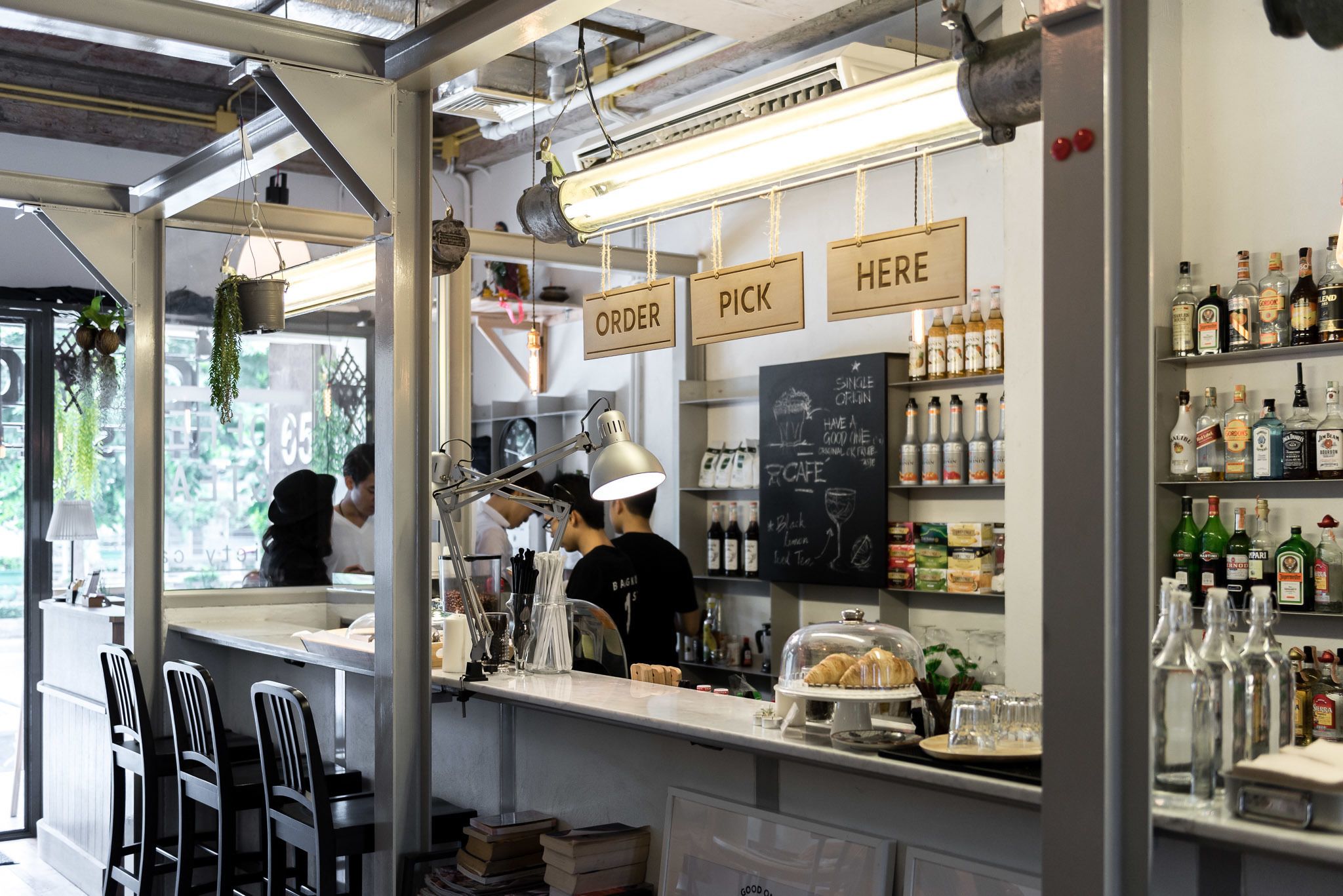 Foto - Good One Poshtel & Cafe Bar