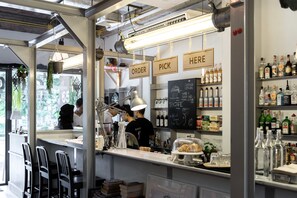 Bar (on property) - Good One Poshtel & Café Bar (Bangkok)
