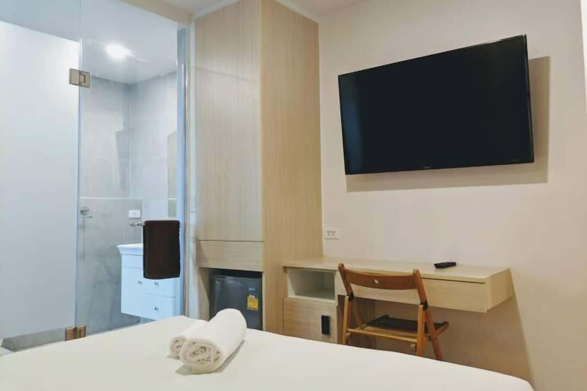 1 bedroom, in-room safe, desk, free WiFi