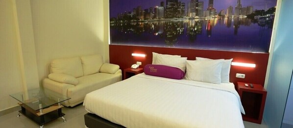 Meja kerja dan seprai linen