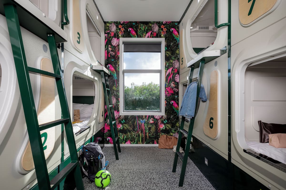 Camera singola, per sole donne (Private Pod in 8 Share) | Wi-Fi gratuito, lenzuola