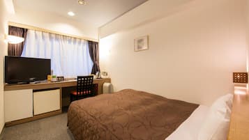 Desk, blackout drapes, soundproofing, WiFi (free)