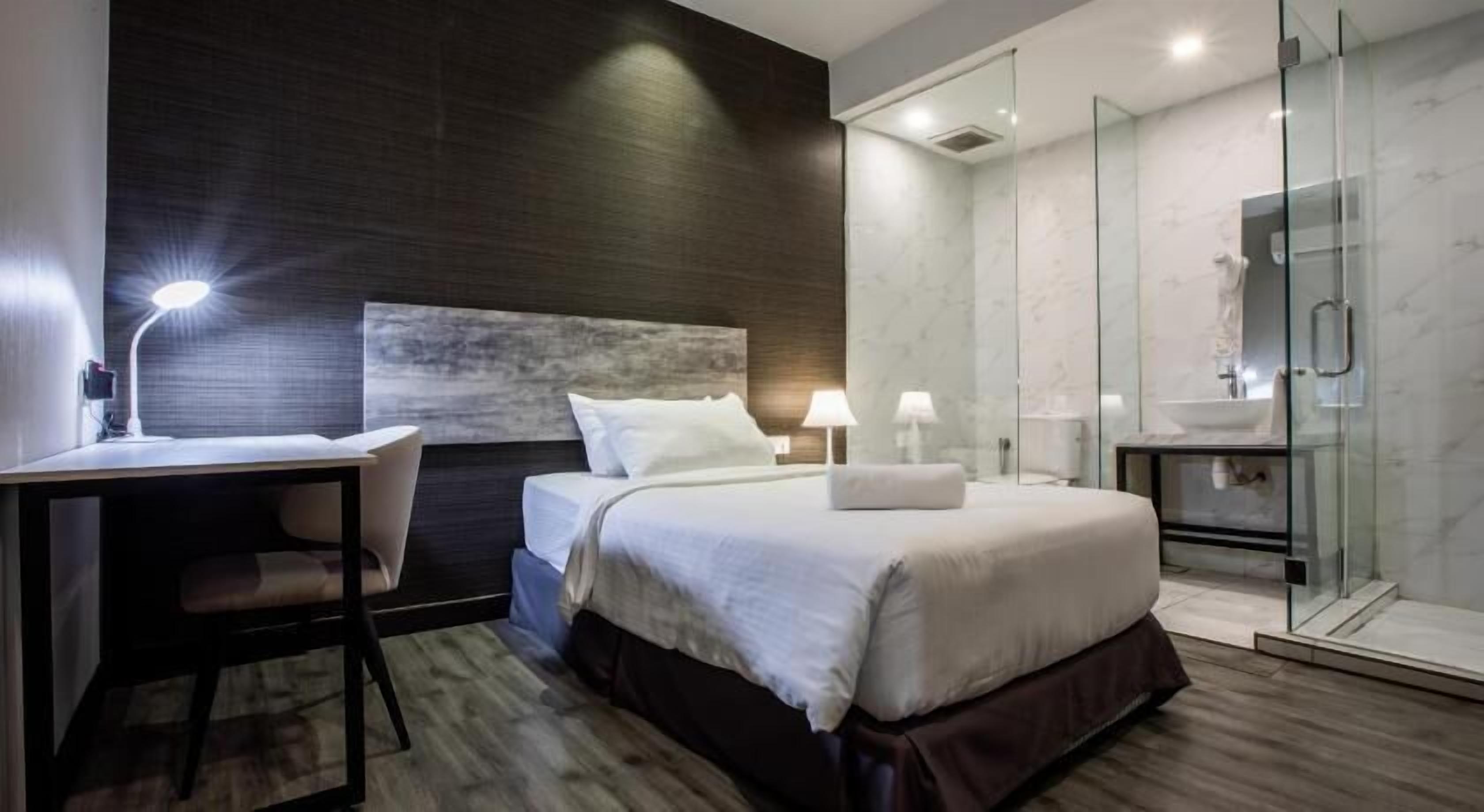 書桌、隔音、免費無線上網、床單