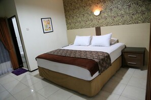 Desk, free WiFi - Hotel Wilis Indah Malang (Malang)