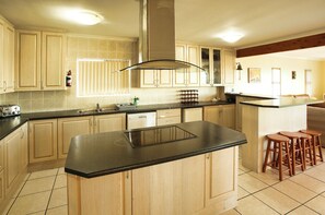 Comfort House, 3 Bedrooms, Non Smoking, Ocean View (11 Kian's Place) | Private kitchen - Kian's Place, Langebaan 8-sleeper (Langebaan)
