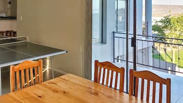 Comfort House, 3 Bedrooms, Non Smoking, Ocean View (11 Kian's Place) | Living area