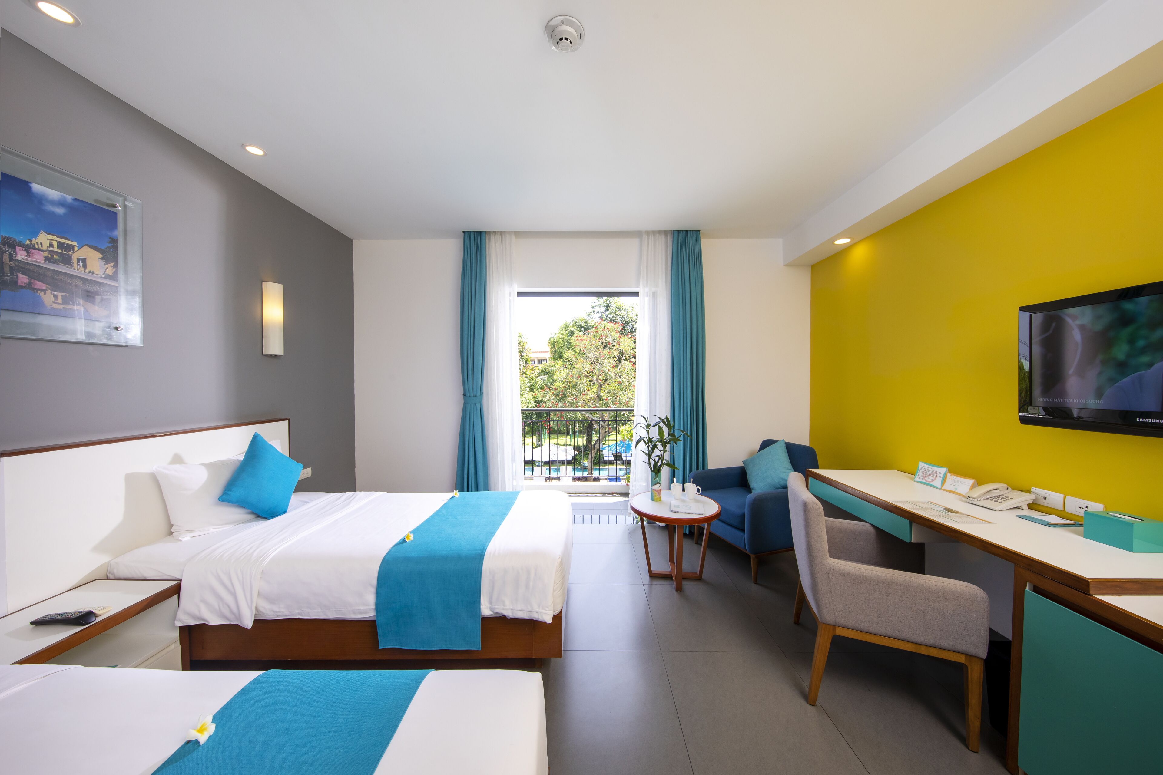 deluxe twin room, balcony, pool view | 1 bedroom, minibar, in-room safe, desk