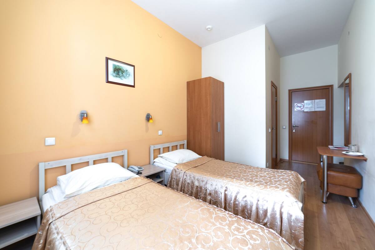 Habitación estándar con 2 camas individuales | Sábanas de algodón egipcio y caja de seguridad en la habitación