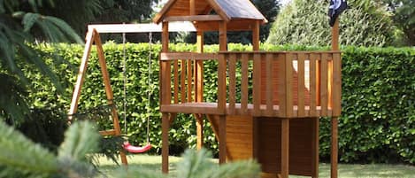 Children’s play area – outdoor