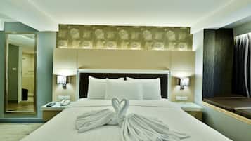 Executive King | Premium bedding, in-room safe, desk, blackout curtains