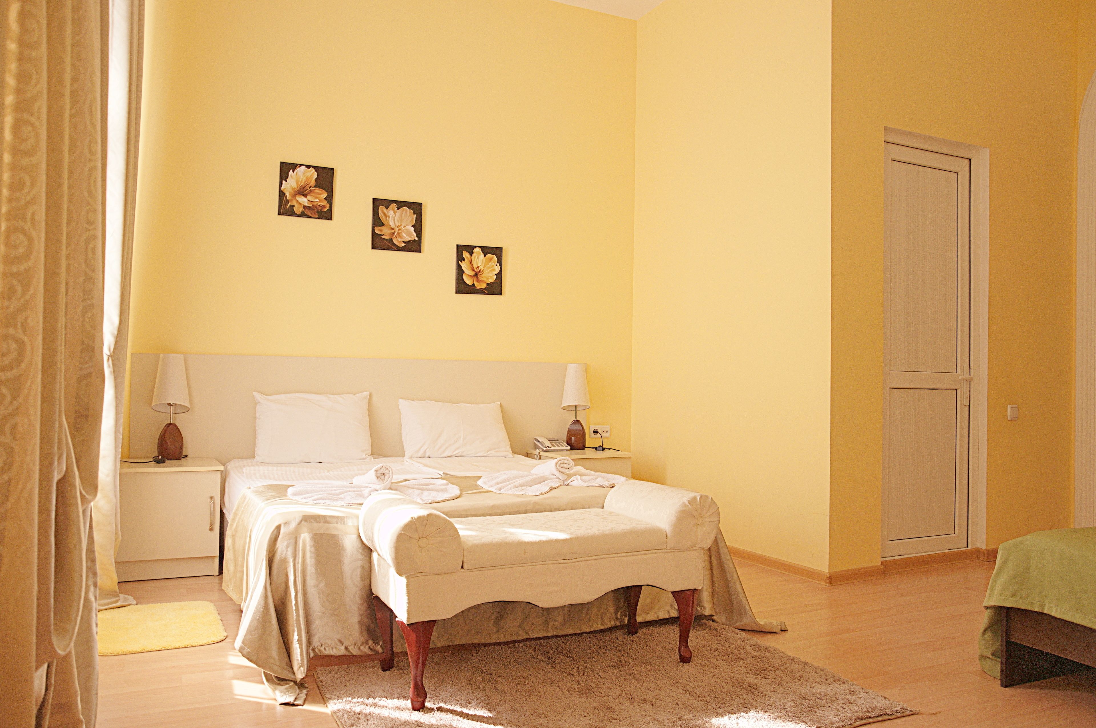 standard triple room | living area | flat-screen tv