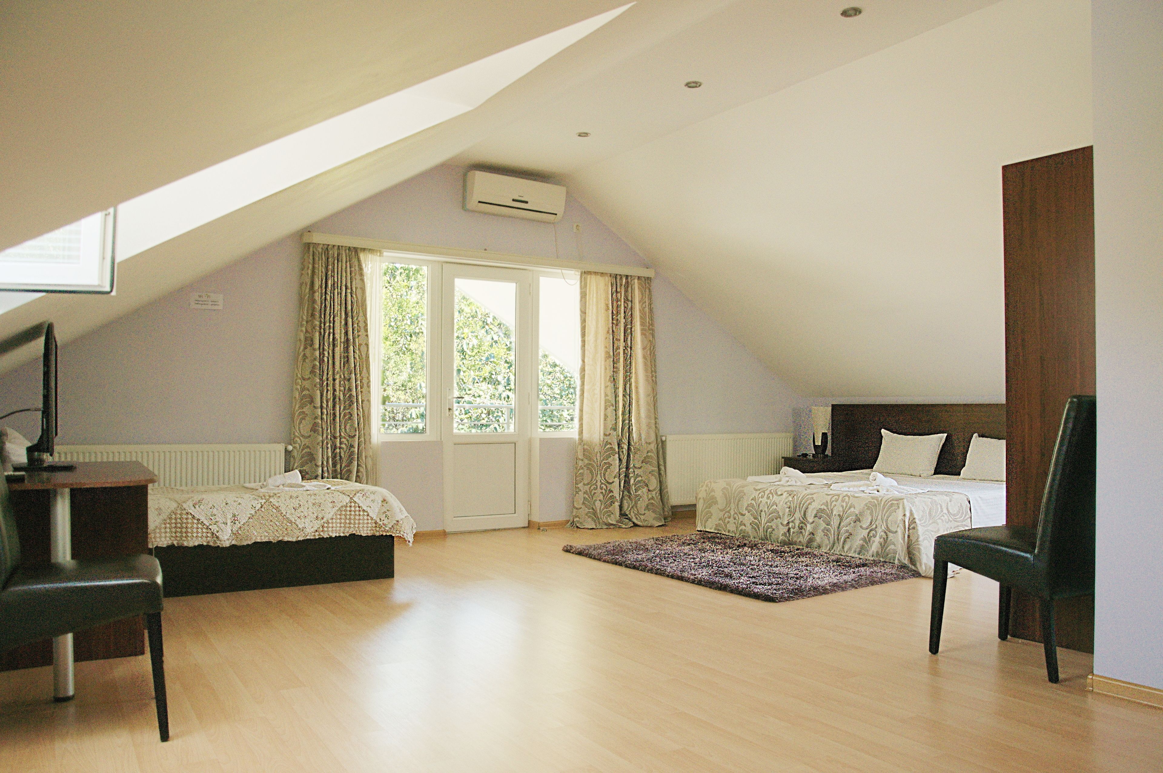 family room | desk, iron/ironing board, free cots/infant beds, rollaway beds