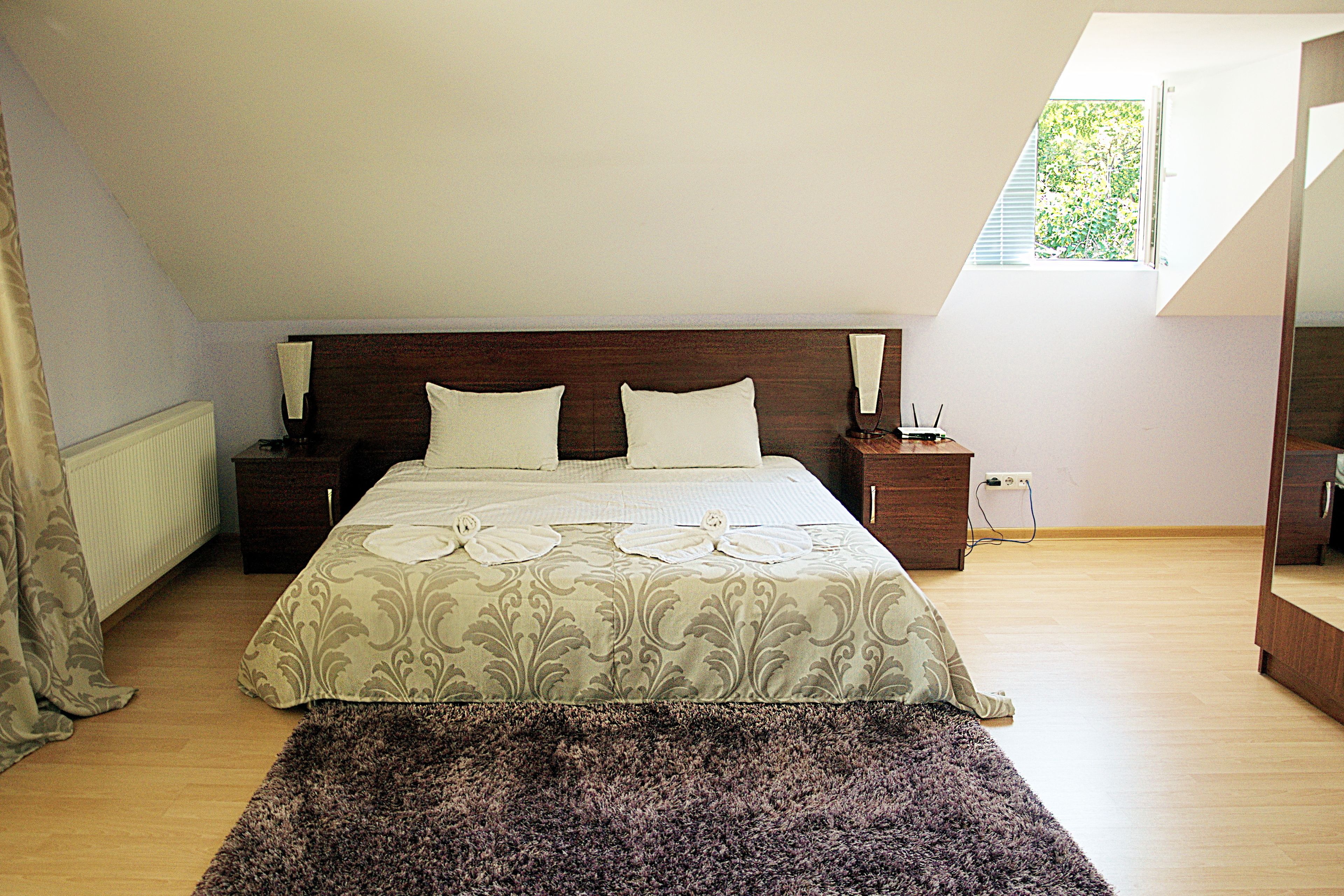 family room | desk, iron/ironing board, free cots/infant beds, rollaway beds