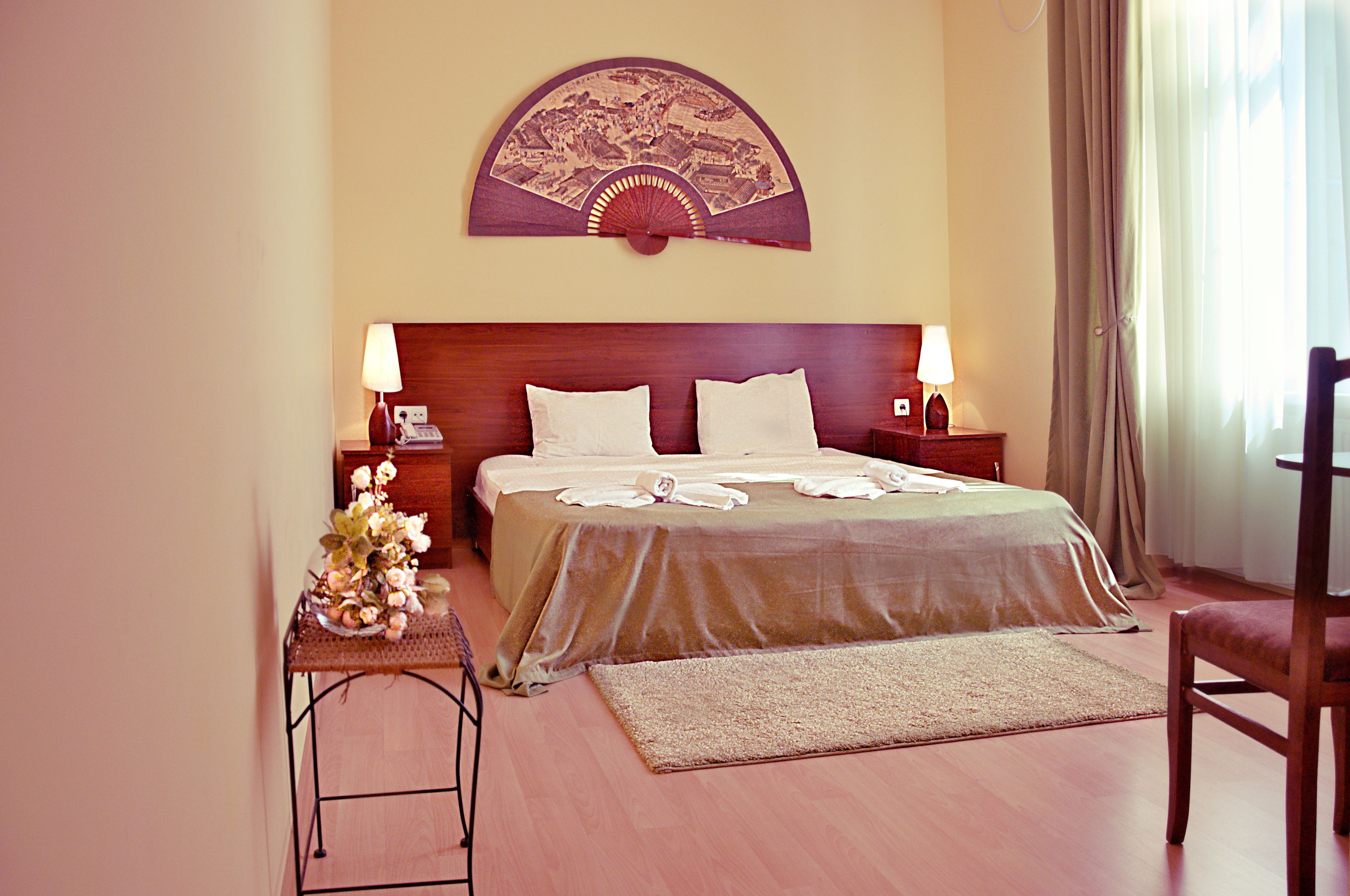 standard double room | desk, iron/ironing board, free cots/infant beds, rollaway beds