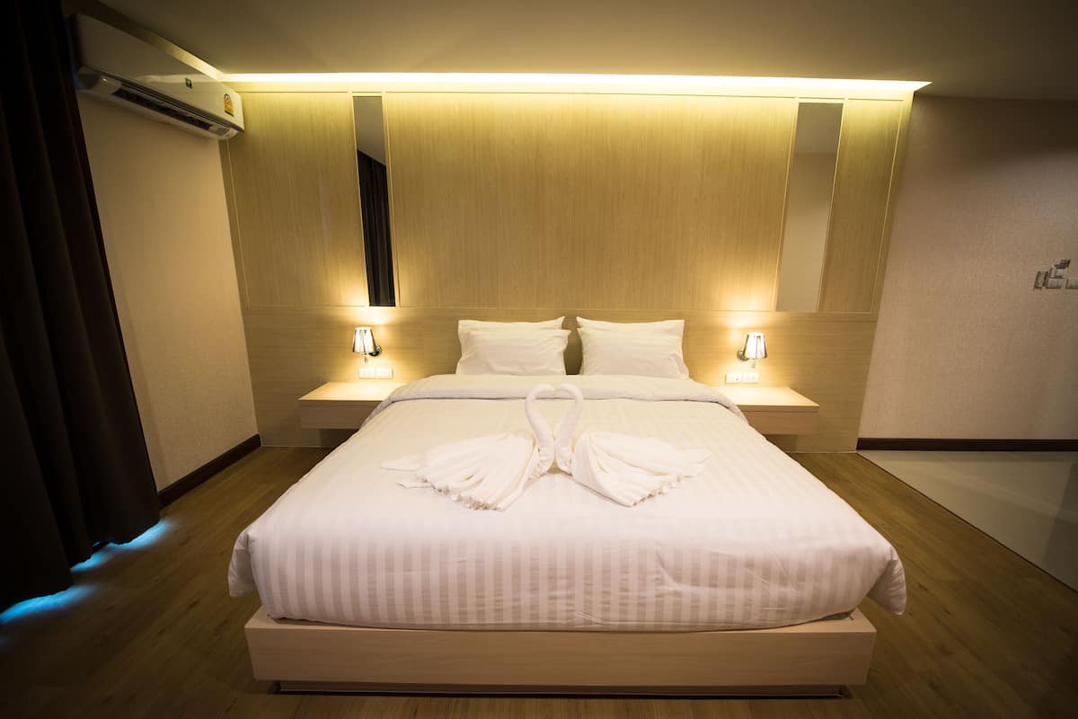 Superior Double Room | Escritorio, cortinas opacas, wifi gratis y ropa de cama