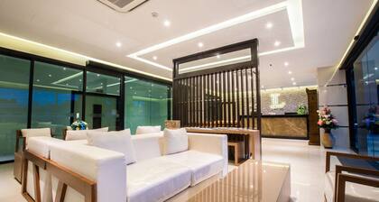 L Hotel