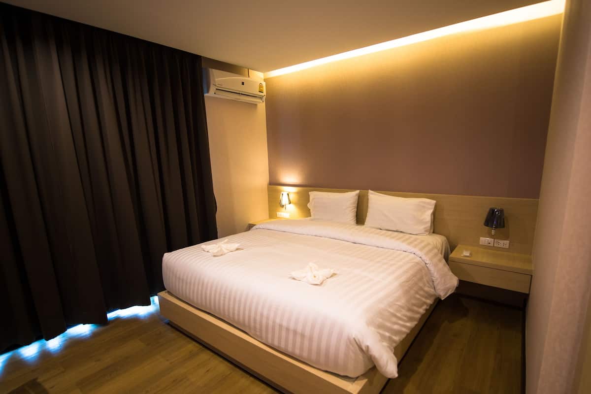 Deluxe Room | Escritorio, cortinas opacas, wifi gratis y ropa de cama