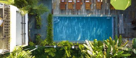 32-inch LCD TV with cable channels, TV