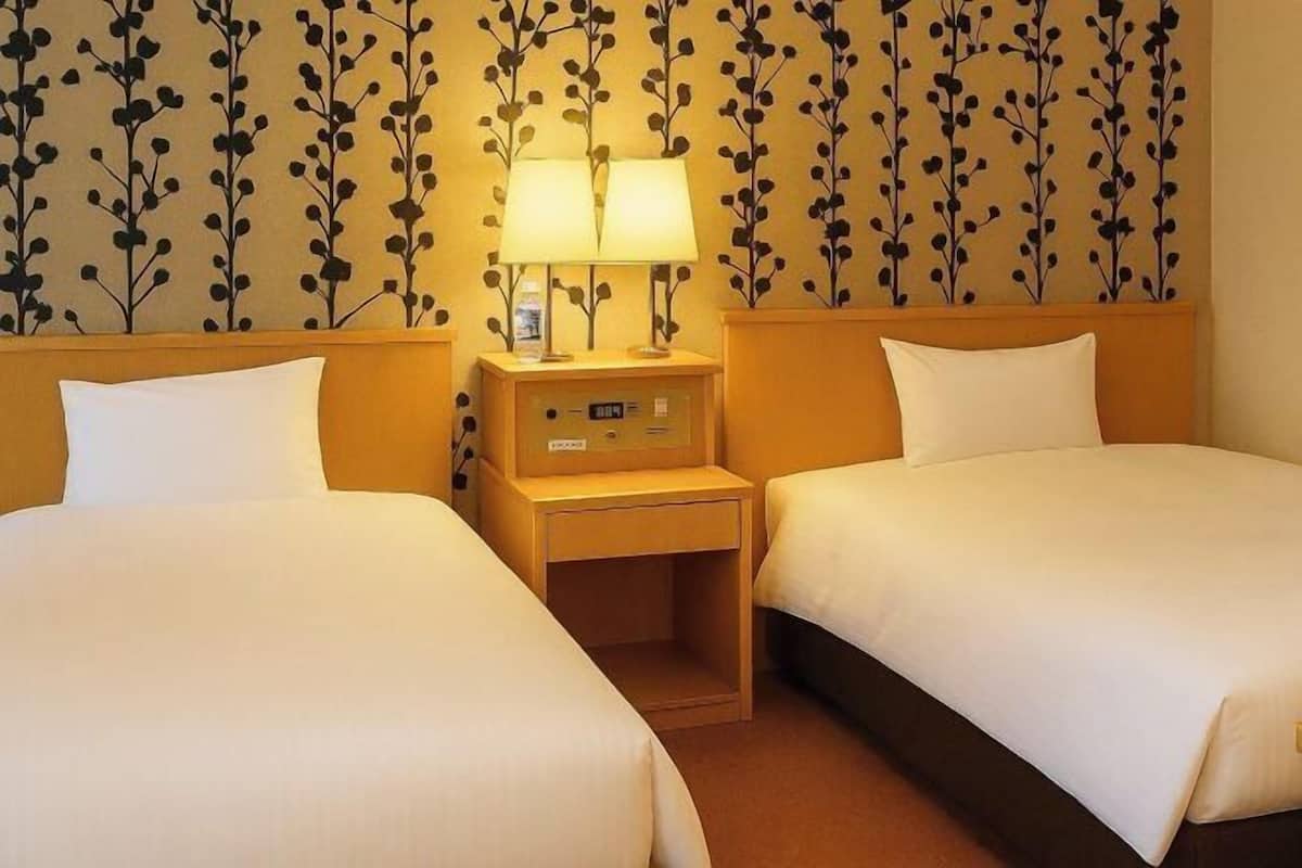 Desk, blackout drapes, free WiFi, bed sheets