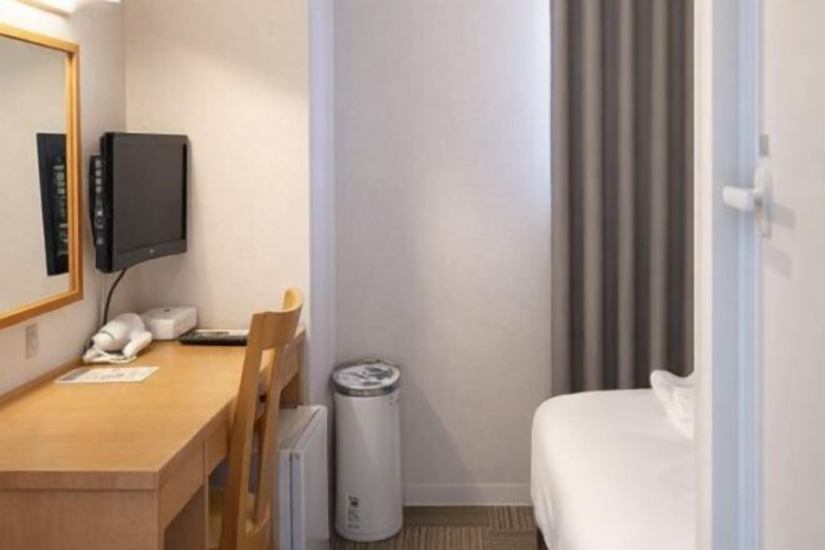 Desk, blackout drapes, free WiFi, bed sheets