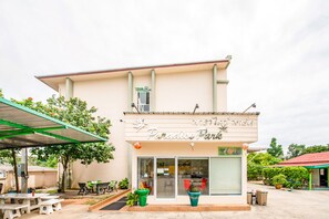 Exterior - OYO 306 Paradise Park Laemchabang (Si Racha)