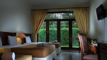 Kamar Keluarga (4 Persons, no air conditioning) | Seprai premium, meja kerja, dan Wi-Fi gratis