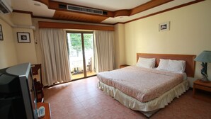 Kamar Deluks | Brankas, meja kerja, dan Wi-Fi gratis