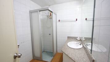 Standard Room | Bathroom