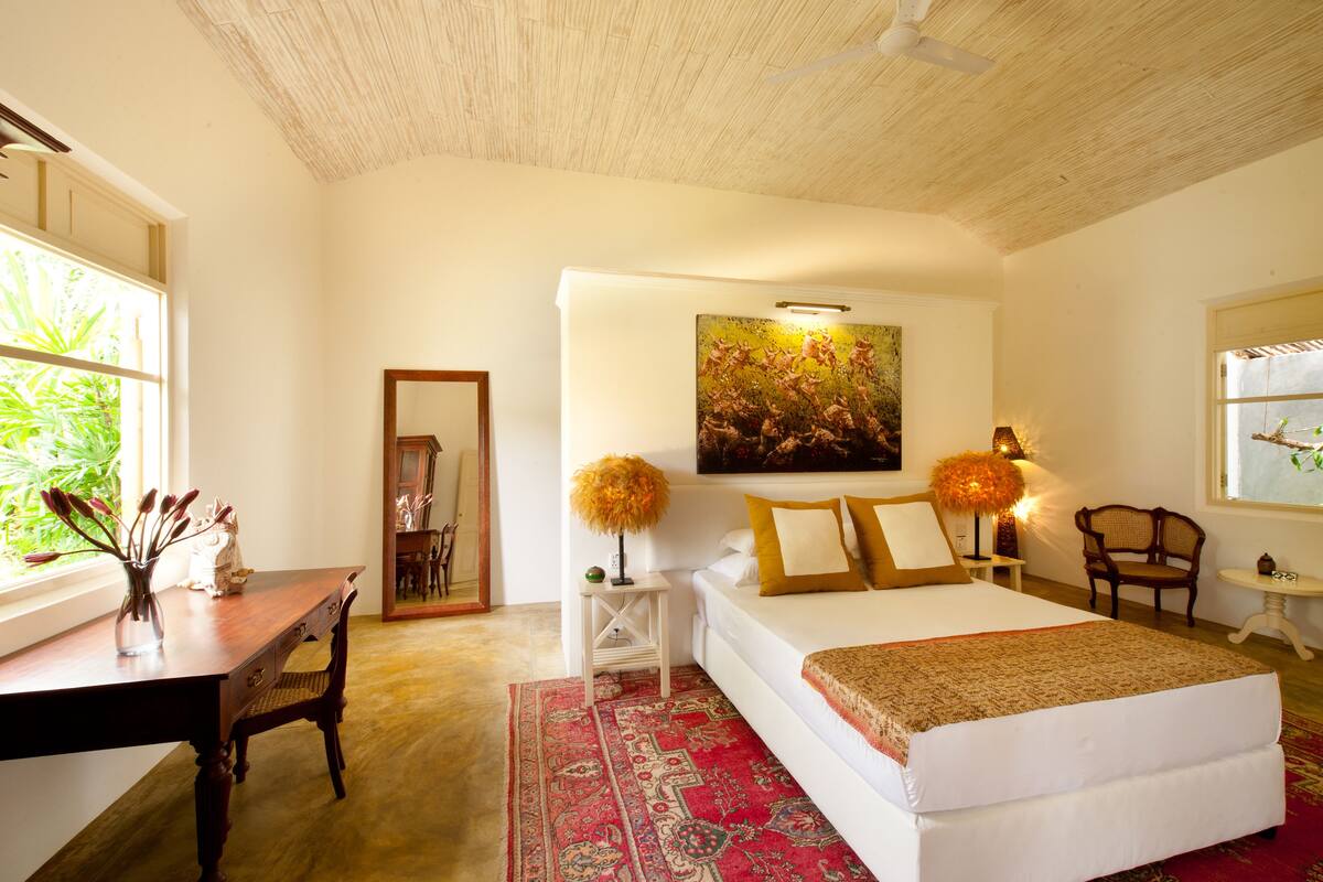 Villa, 5 Bedrooms, Lake View | Minibar, desk, free cots/infant beds, rollaway beds