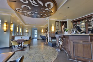 Breakfast, lunch and dinner served - M13 Hotel (Riol)