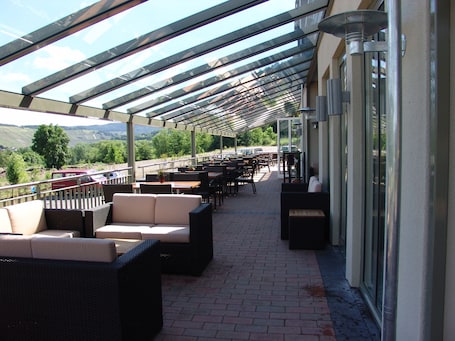 Breakfast, lunch, dinner served; Regional cuisine