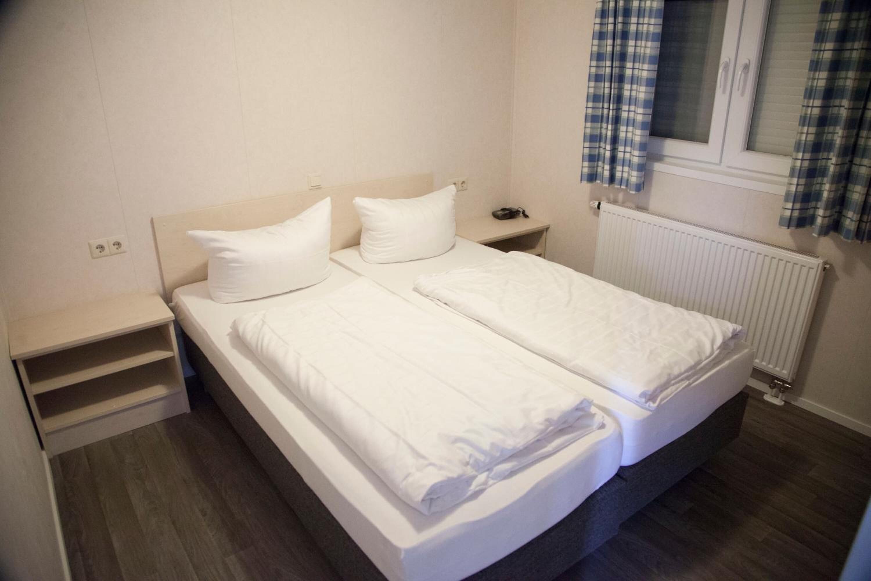 in-room safe, desk, rollaway beds, bed sheets