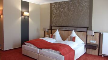 Panoramic Double Room, River View | In-room safe, desk, rollaway beds, bed sheets