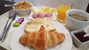 بوفيه فطور يوميًا مقابل رسوم
