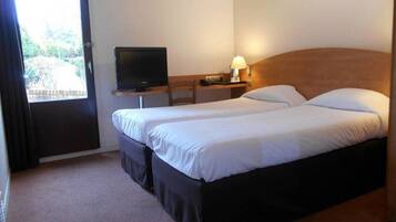 Twin Room | Desk, iron/ironing board, free cots/infant beds, free WiFi