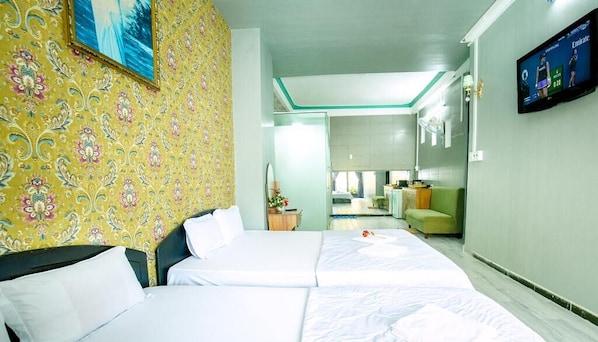 Desk, free WiFi - Yen Vy Hotel (Quy Nhon)