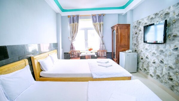 Twin Room, 2 Twin Beds | Desk, free WiFi