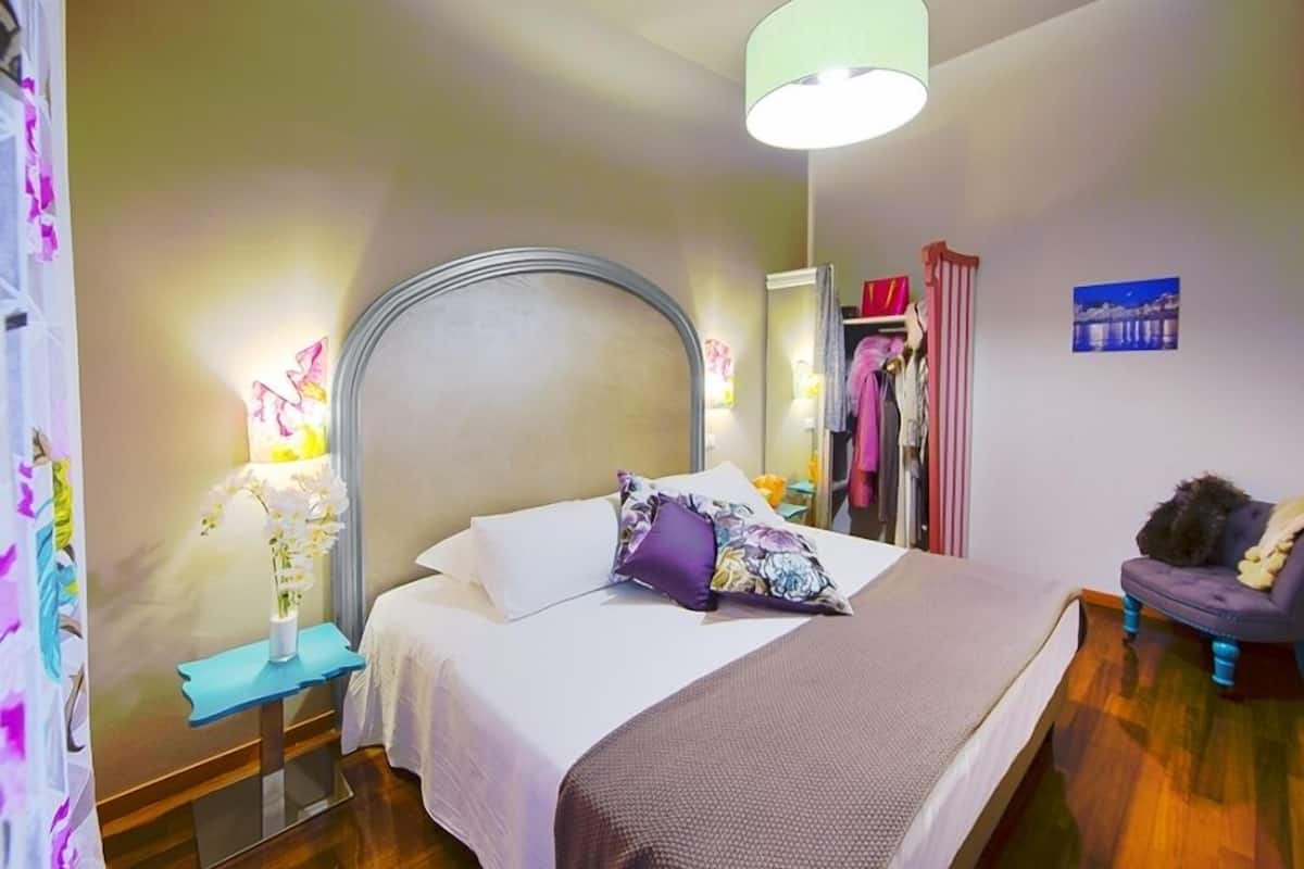 Habitación doble | Ropa de cama de alta calidad, caja fuerte, escritorio y cunas (de pago)
