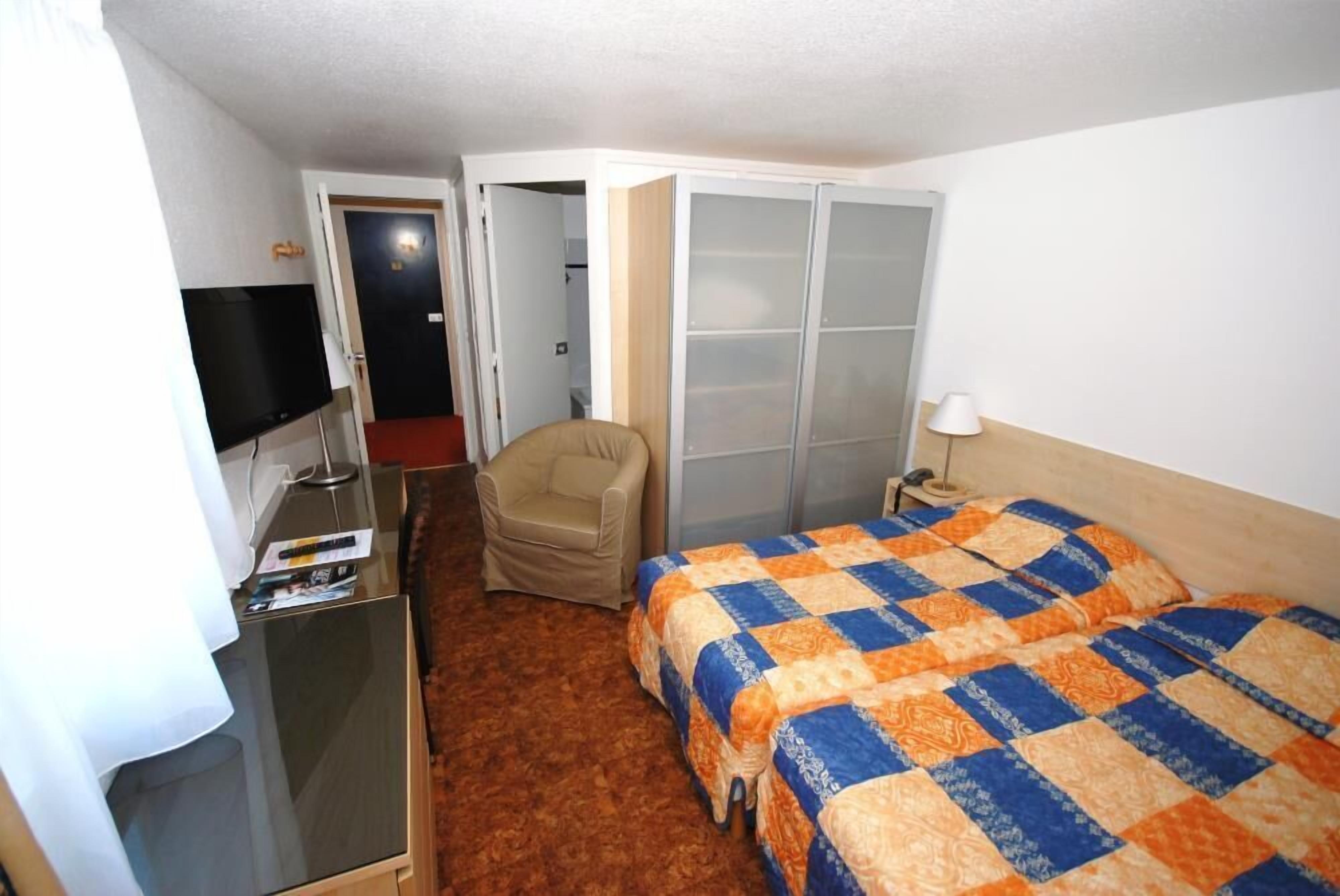 premium bedding, in-room safe, desk, iron/ironing board