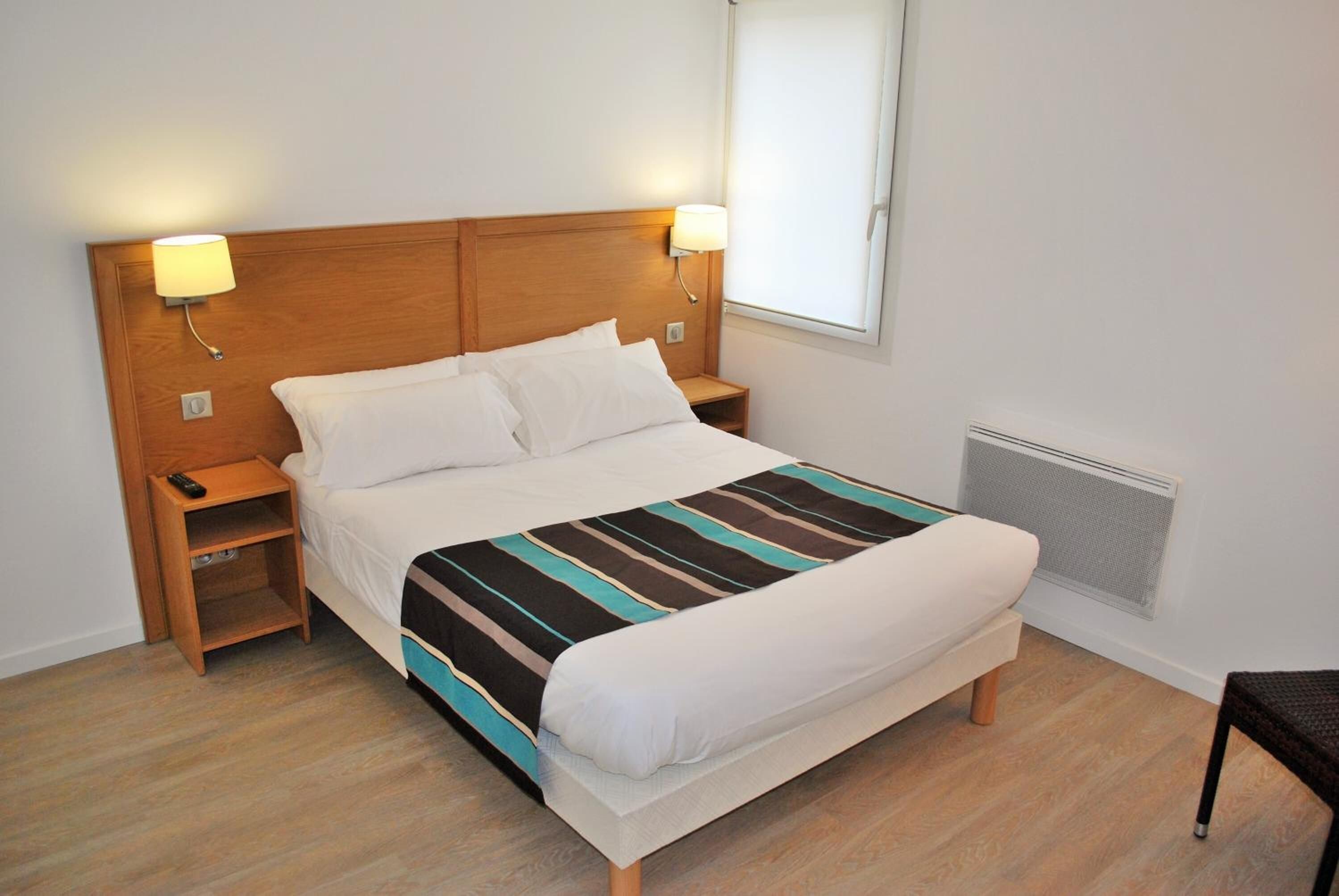 premium bedding, in-room safe, desk, iron/ironing board