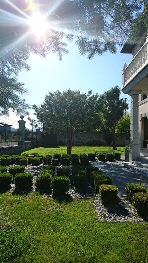 Property grounds - Hotel Villa Marrón (Llanes)